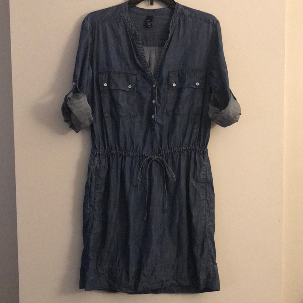 Gap denim dress with waist tie and pockets!